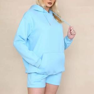 Ensemble court personnalisé pour femme : sweat à capuche court et short zippé en molleton de coton respirant et écologique avec service OEM - Product Image 2
