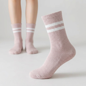 Chaussettes de sport personnalisées anti-bactériennes à impression numérique pour hommes et femmes, chaussettes de football en nylon de haute qualité avec logo et couleurs - Product Image 1