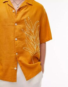 เสื้อเชิ้ตผู้ชายลำลองพรีเมียมสีมัสตาร์ด ผ้าฝ้าย แขนครึ่ง ปักลายใบไม้สีขาว ติดกระดุม สำหรับขายส่ง - Product Image 5