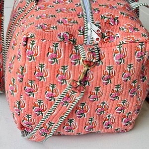 Quilted Cotton Duffle <b>Bag</b> Pink Floral Pattern Zipper Closure Large Capacity Weekender Travel <b>Bag</b> - Product Image 3