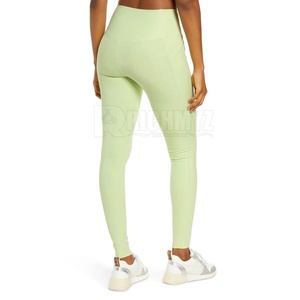 Leggings confortables pour femmes avec soutien de la taille haute, en Spandex/Polyester, logo sur la jambe gauche - Parfaits pour le yoga et les activités de plein air - Product Image 3