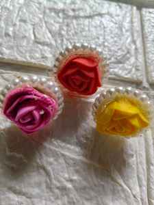 Anillo Decorativo con Flor Artificial de Rosa Tradicional |   Regalo de Verano |   Accesorio y recuerdo para mujer para boda mayun heena nikah - Product Image 4