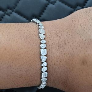 Bracelet en moissanite multi-formes 4 CTW |   Formes ovales, carrées, en forme de cœur, en forme de poire |   Couleur VVS D |   Argent sterling 925 massif, largeur 6 mm | - Product Image 4