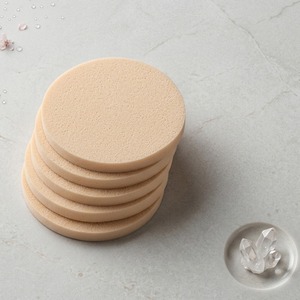 ฟองน้ำแต่งหน้า [K-ESSENTIALS] รุ่น Glow Fitting Soft Touch Rubycell สำหรับเกลี่ยรองพื้น - Product Image 4