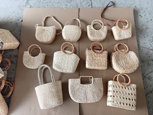 Conjunto de Bolso Tote de Ratán con Bordado Floral y Sombrero a Juego, Ropa de Playa Ecológica - Product Image 6