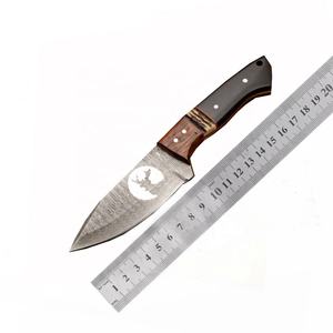 Couteau de chasse à lame fixe de haute qualité en acier Damas, couteaux de camping avec poignées personnalisées pour les détaillants - Product Image 6