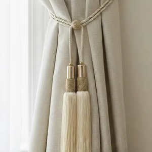 Attache de rideau de luxe à pompons – Support de rideau doré - Product Image 1