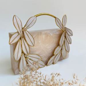Bolso de Mano Elegante de Resina Hecho a Mano con Diseño Floral Personalizado para Mujer, Bolso de Diseñador de Boutique, Regalo para Fiesta, H a CRAFT - Product Image 2
