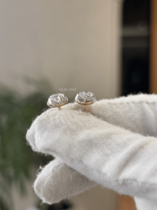 Boucles d'oreilles clous exclusives en or massif, style tulipe, avec diamants de laboratoire ronds de 1,46 carat VS EF – Bijou élégant pour femme - Product Image 3