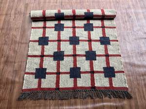 พรมคิลิมทำมือจากขนสัตว์และปอกระเจา ลายเรขาคณิตเพชร ทอแบบแบน พร้อมพู่ห้อย ตกแต่งภายในห้องนั่งเล่น ผลิตด้วยมือในอินเดีย สไตล์โมเดิร์น - Product Image 4