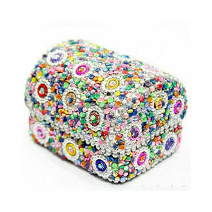 Caja de Joyería Decorativa Artesanal para Anillos, Pendientes y Collares, Organizador Cuadrado con Cuentas y Piedras - Product Image 3