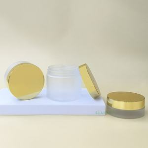 Contenants cosmétiques vides de luxe OEM de 4 oz et 8 oz, pot givré, emballage cosmétique biodégradable, pot en plastique pour crème avec couvercle doré - Product Image 1