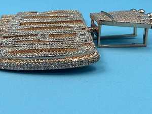 จี้ห้อยคอแบบกำหนดเอง เงินแท้ 925 ชุบทอง ประดับเพชรโมอิสซาไนต์ VVS ผ่านการทดสอบเพชร จี้รูปตัวอักษร สไตล์ฮิปฮอป จี้รูปมงกุฎ - Product Image 2