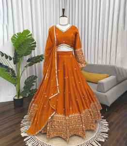 Lehenga Choli de satén tradicional indio, pakistaní y japonés de diseñador, con falda acampanada de 3.5 metros con cancan, para fiestas de Diwali y bodas. - Product Image 2