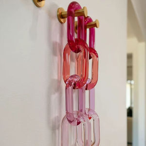 Grande chaîne murale en résine acrylique Big Chucky, art mural artificiel et chaîne en résine multicolores - Product Image 1