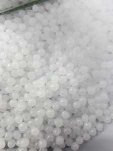 เม็ดพลาสติกโพลีเอทิลีนความหนาแน่นสูง (HDPE) สีขาวบริสุทธิ์ เกรดอาหาร เกรดสำหรับฉีดขึ้นรูป วัตถุดิบพลาสติก - Product Image 1