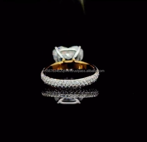 Anillo de Diamante Cultivado en Laboratorio con Corte Corazón en Oro Amarillo con Diamantes Laterales, Anillo de Compromiso Romántico, Regalo Nupcial de Lujo para Mujer - Product Image 3