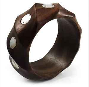 Brazalete Hecho a Mano de Madera y Metal, Joyería de Madera Natural para Mujer, Accesorio de Moda Ecológico, Artesanía de Resina - Product Image 1