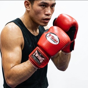 Fabricant de gants de boxe personnalisés – Gants de sparring haut de gamme en cuir de vachette véritable pour l'entraînement de fitness, le kickboxing et le Muay Thai (fermeture à scratch) - Product Image 1