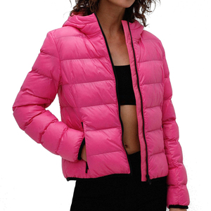 Chaqueta Acolchada Rosa con Capucha, Cierre de Cremallera, Resistente al Viento, Ropa de Invierno Informal, Corte Regular, Relleno de Poliéster - Product Image 2