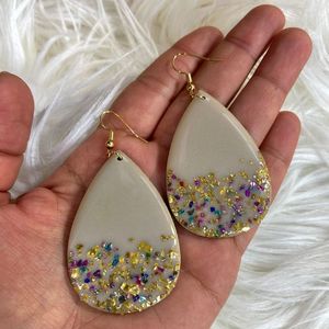 Pendientes de Resina Hechos a Mano H a CRAFT - Pendientes de Clip Estilo Clásico para Fiestas para Mujer - Product Image 3