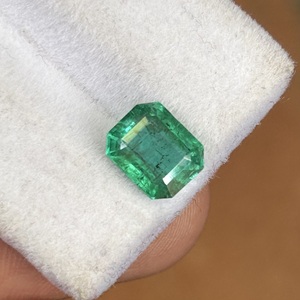 Esmeraldas Naturales de Zambia, Peso 1.74 Quilates, Gema de Esmeralda Natural de Zambia, Corte Octogonal Verde Intenso, Gema Suelta Facetada para Joyería - Product Image 4