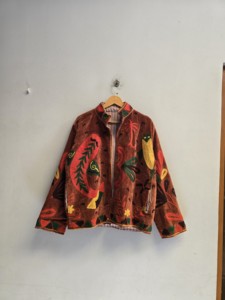 Veste Suzani en velours marron rouille pour femme, broderie artisanale d'oiseaux tropicaux, manteau ethnique bohème, vente en gros, vêtements d'extérieur de créateur, export - Product Image 3