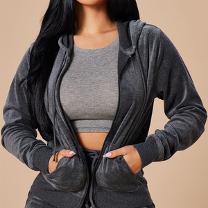 Ensemble de survêtement 2 pièces en velours gris foncé pour femme avec logo personnalisé, veste à capuche zippée et pantalon de jogging, coupe décontractée, collection automne - Product Image 4