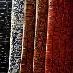 Matériau texturé en similicuir imprimé à effet croisé exceptionnel de qualité supérieure pour la fabrication de sacs à main, ceintures, chaussures et projets artistiques DIY de luxe - Product Image 3