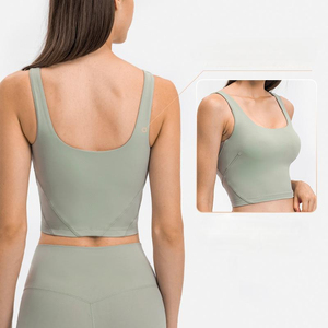 Débardeur de sport personnalisable pour femme, doux pour la peau, avec coussinets de soutien-gorge intégrés, détail de découpe en U au dos et logo avant, idéal pour le fitness et le yoga - Product Image 5