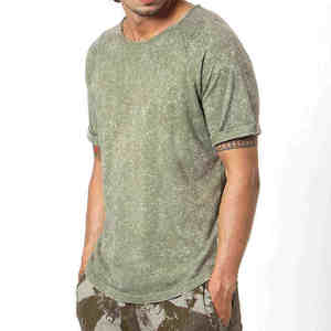 T-shirt décontracté vert délavé surdimensionné pour homme, à manches courtes, couleur unie, tricoté, style sans col, idéal pour l'été - Product Image 1