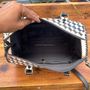 Sac de voyage en cuir véritable fait à la main avec un motif en damier, pour unisexe, vente en gros, sac de voyage pour la nuit, le week-end - Product Image 6