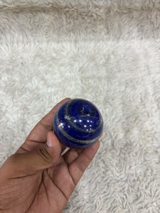 Sphère de lapis-lazuli présentant une coloration bleu roi profond, des reflets dorés de pyrite, une forme lisse et un minéral ornemental distinctif - Product Image 1