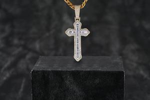 Colgante de Cruz con Moissanita de Corte Redondo, Estilo Hip-Hop, Chapado en Oro de 18K sobre Plata de Ley, Colgante Unisex de Lujo - Product Image 2