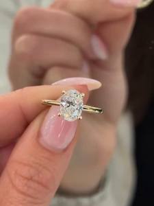 Bague unisexe en or massif 14 carats avec diamant ovale de 2,02 carats de style vintage cultivé en laboratoire, solitaire moderne, cadeau pour toi et moi - Product Image 4