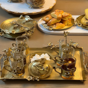 Table Basse Rectangulaire Moderne de Luxe avec Plateau en Métal Léger et Poignées Créatives – Décorative pour Salon, Rangement et Décoration Intérieure - Product Image 1