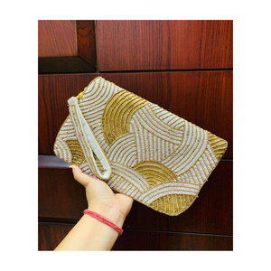 Bolso de mano tipo sobre con cuentas blancas y forro de satén, ideal para fiestas y eventos nocturnos, ¡muy vendido! - Product Image 3