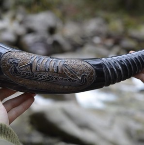 Corne à boire en plastique sur mesure, best-seller, faite à la main, style Viking, pour boire de la bière, à prix avantageux - Product Image 5