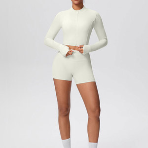 Ensemble de sport femme effet seconde peau couleur unie avec veste zippée à manches longues et short de yoga pour l'extérieur et la gym - Product Image 4