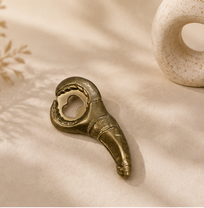 Ouvre-bouteille en métal au design attrayant en laiton AK dans un article de qualité supérieure fini antique pour accessoires de cuisine/Barware - Product Image 1