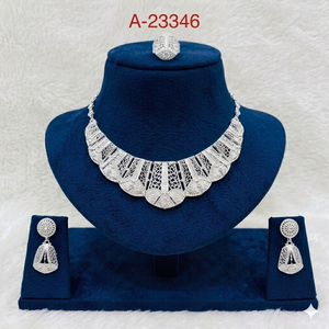 ชุดเครื่องประดับเจ้าสาวชุบเงิน MOLL JEWELLERS พร้อมต่างหูและแหวนประดับเพชรซิร์คอน เครื่องประดับสำหรับงานแต่งงานและงานปาร์ตี้สำหรับผู้หญิงทันสมัย - Product Image 4