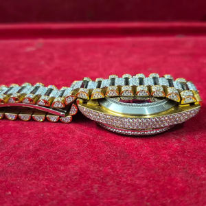 Montre MF Jewels Hip Hop Classique Diver à mouvement numérique à quartz, bracelet en acier inoxydable, verre saphir, résistance à l'eau 3 ATM, entièrement sertie de pierres. - Product Image 1