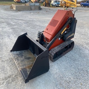 Cargadora compacta Ditch Witch: Ofrece un funcionamiento fluido, alta productividad y un rendimiento duradero para proyectos diarios - Product Image 1