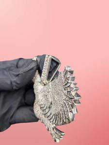 Collar con Colgante de Águila Iced Out en Tono Plateado con Moissanita, Amuleto de Águila Voladora Estilo Hip Hop - Product Image 4