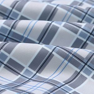Tissu à motif écossais bleu, gris et blanc, imprimé, pour vêtements ou décoration intérieure - Product Image 1