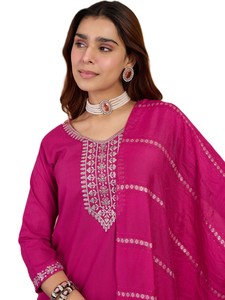 Conjunto de Kurta y Pantalón Bordado Tradicional y Elegante para Mujer, con Dupatta a Juego, Completamente Cosido, Diseño de Salwar Kameez - Product Image 3