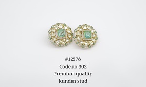 ต่างหูแบบติดหู 12578Kundan ชุบทอง ประดับด้วยหินสีชมพูทรงสี่เหลี่ยม ตกแต่งด้วยลายดอกไม้ เหมาะสำหรับงานแต่งงานและงานปาร์ตี้สำหรับผู้หญิง - Product Image 4