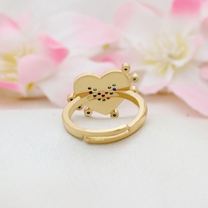 Anillo Ajustable de Plata de Ley 925 con Baño de Oro Amarillo, Esmalte Rojo y Circonita Cúbica Arcoíris, Joyas Memoria, Venta al Por Mayor - Product Image 2