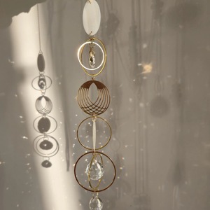 Atrapasueños de pared de 4 capas de metal dorado y cristal para la sala de estar, centro de mesa, decoración de pared, pasillo o entrada. - Product Image 2