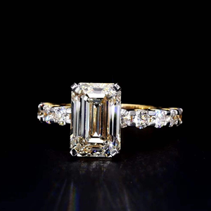 แหวนเพชรทรงเหลี่ยมมรกต 2 กะรัต เพชรเพาะเลี้ยงในห้องปฏิบัติการ ทอง 14K ประดับเพชรข้าง 1 กะรัต สำหรับงานหมั้นและงานแต่งงาน ได้รับการรับรองจาก IGI สำหรับเธอ - Product Image 1